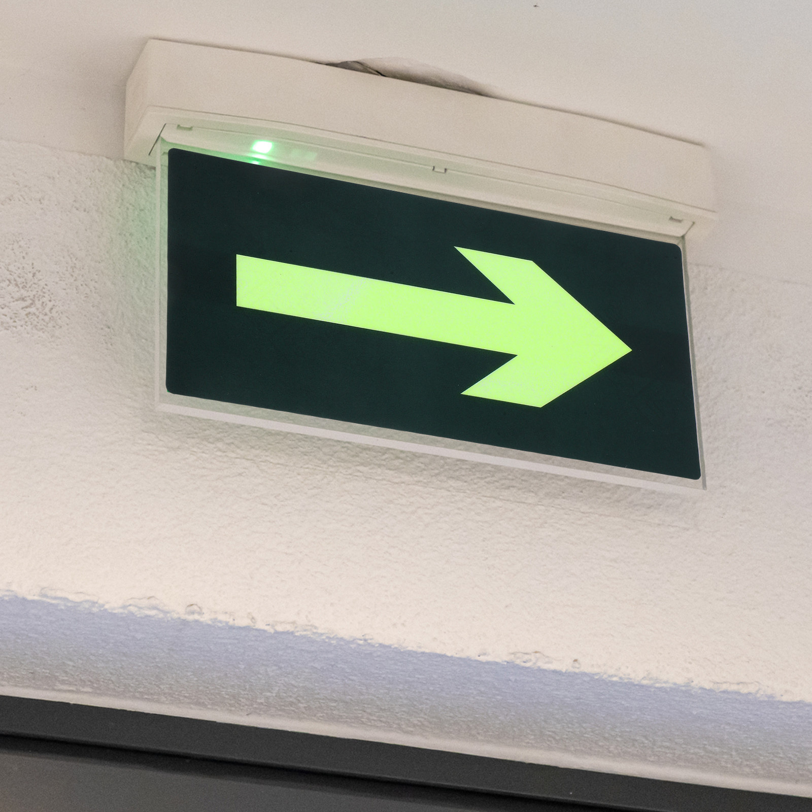 Emergency Exit Sign - 8 قطع من ملصقات الإرشاد المضيئة
